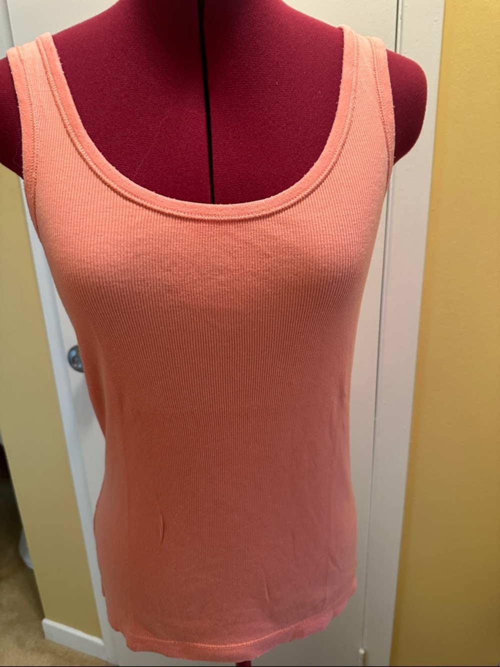 Tommy Bahama Women’s Scoop Neck Ribbed Tank Top - Coral Pink